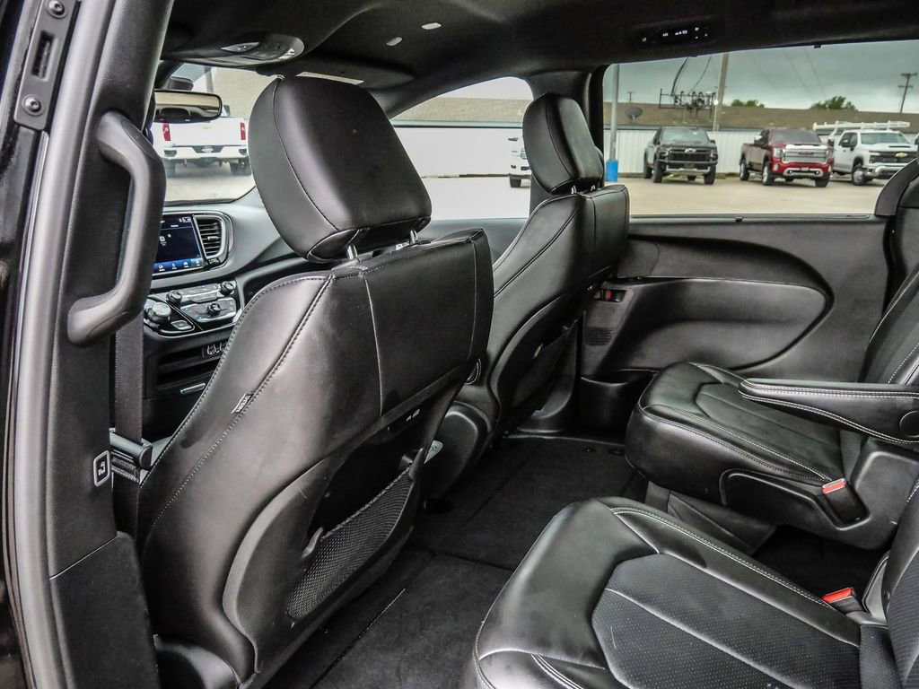 Used 2025 Chrysler Pacifica Select image 22