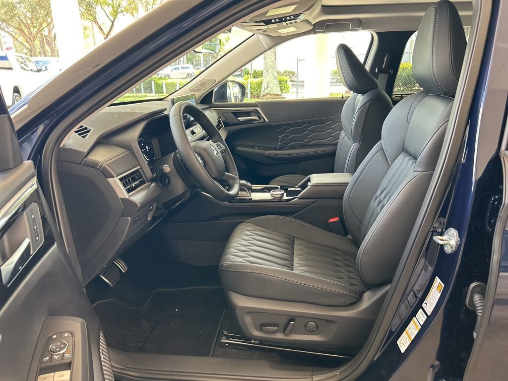 New 2025 Mitsubishi Outlander SEL image 5