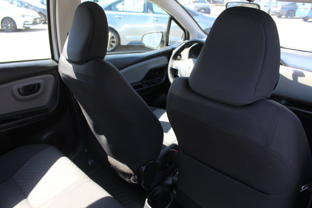 Used 2016 Toyota Yaris L FWD image 31