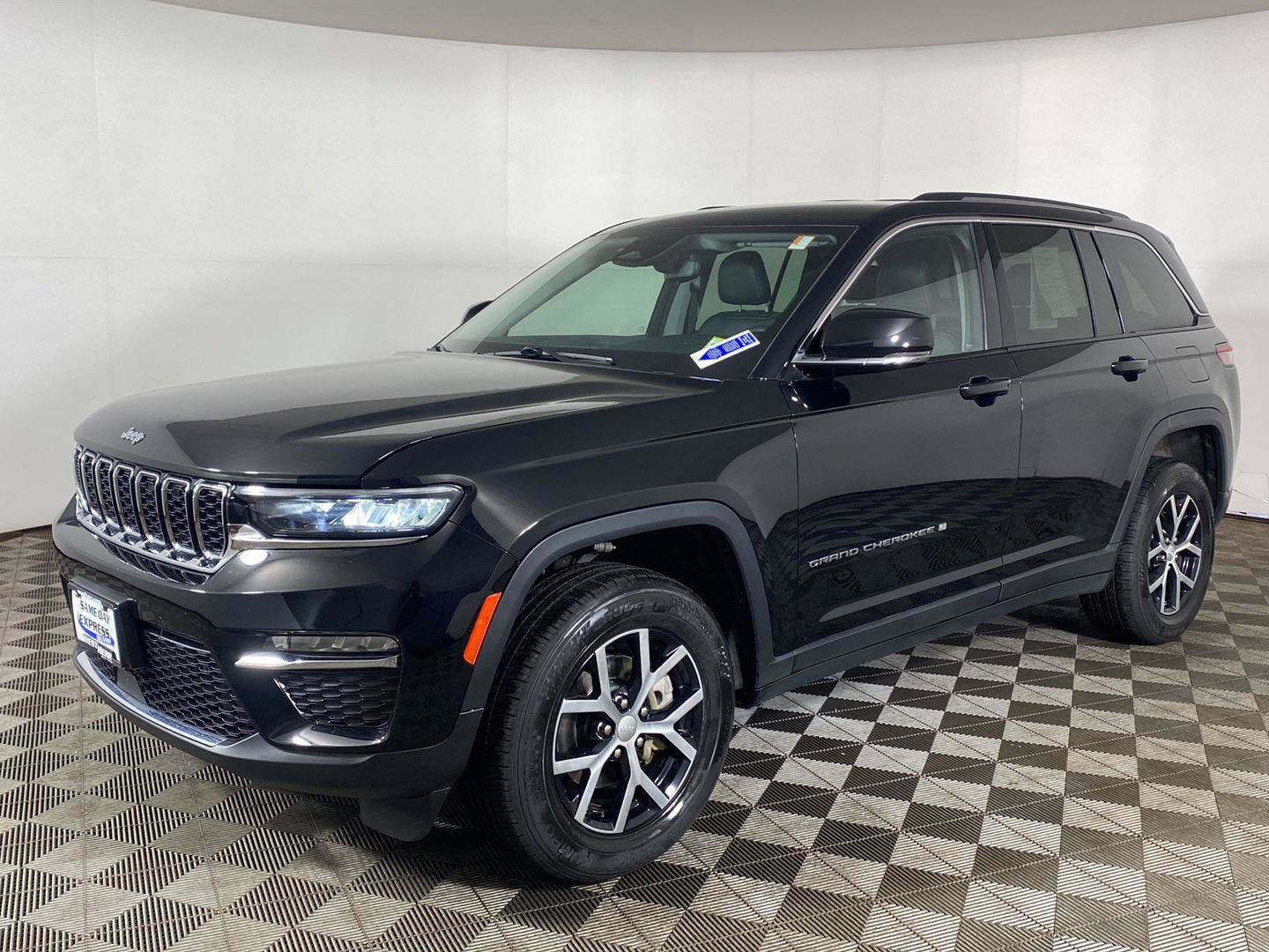 Used 2024 Jeep Grand Cherokee Limited AWD/4WD image 26