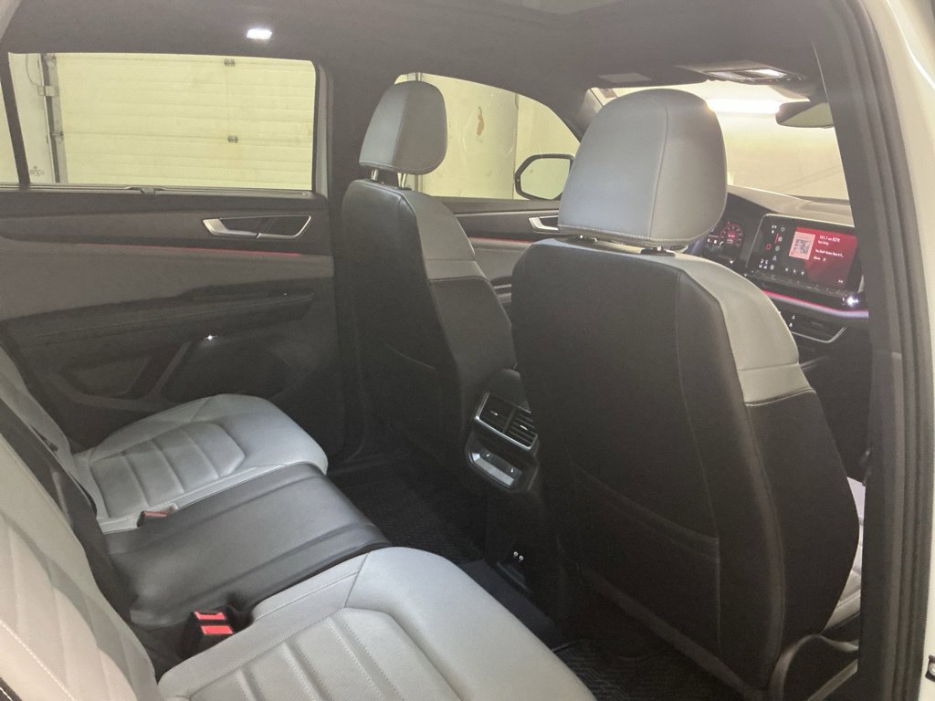 Used 2024 Volkswagen Atlas Cross Sport SEL R-Line AWD/4WD image 41