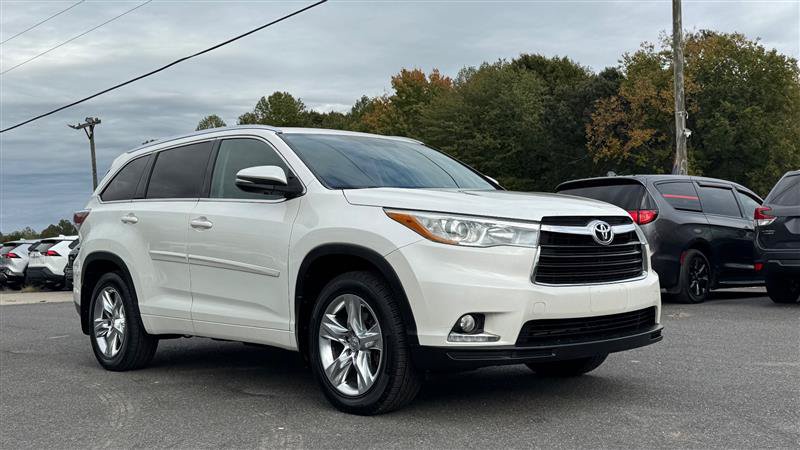 Used 2015 Toyota Highlander Limited AWD/4WD image 4