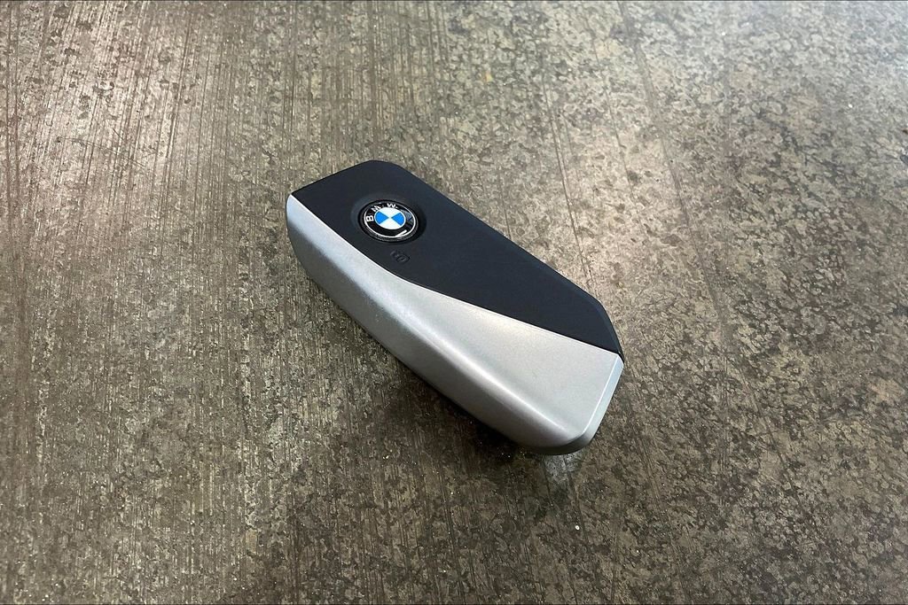 Used 2025 BMW iX xDrive50 w/ Sport Package image 10