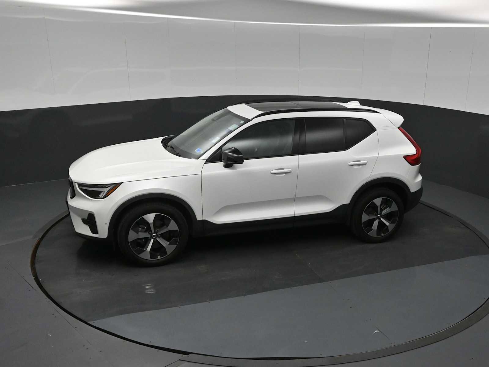 Used 2023 Volvo XC40 B4 Ultimate FWD image 22