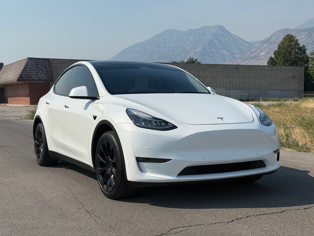 Used 2022 Tesla Model Y Long Range AWD/4WD image 1