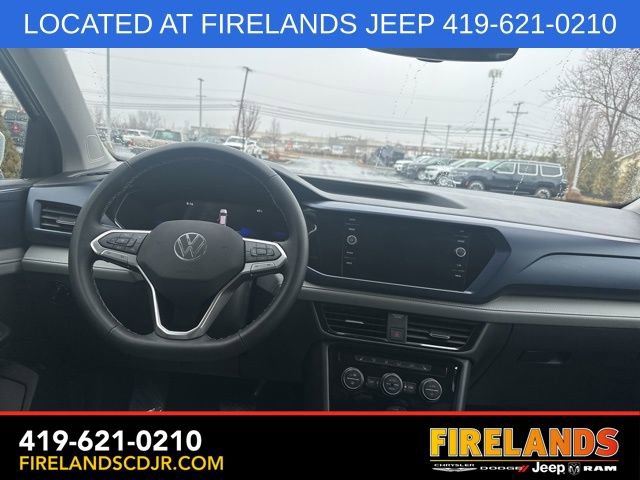 Used 2024 Volkswagen Taos SE image 6