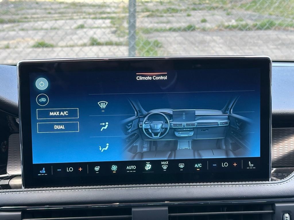 New 2026 Lincoln Corsair Reserve w/ Jet Appearance Package AWD/4WD image 16