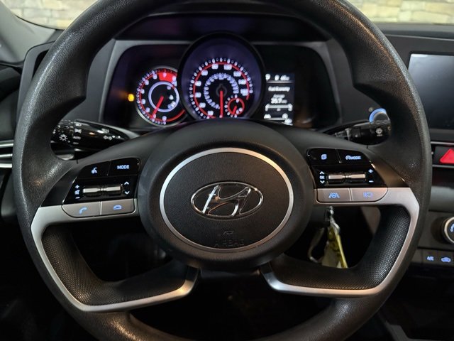 Used 2021 Hyundai Elantra SE image 15