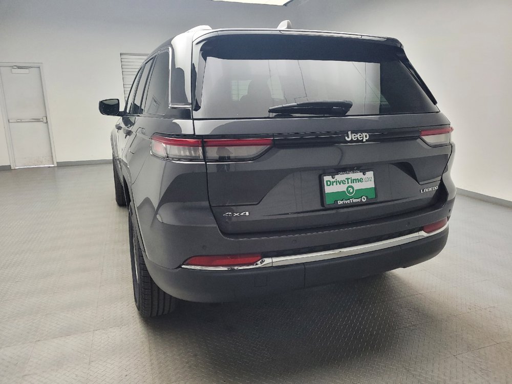 Used 2023 Jeep Grand Cherokee Laredo AWD/4WD image 6