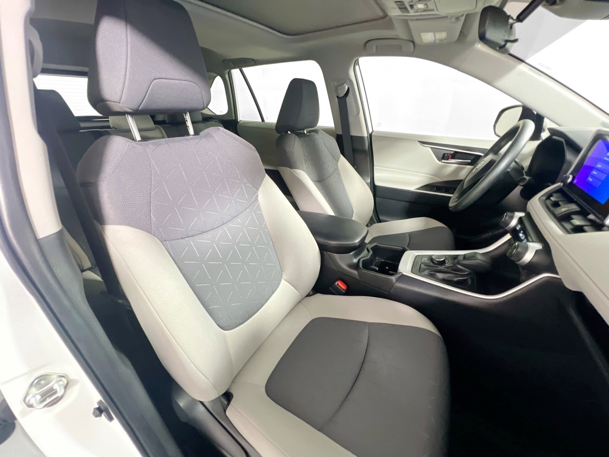 Used 2024 Toyota RAV4 XLE image 31