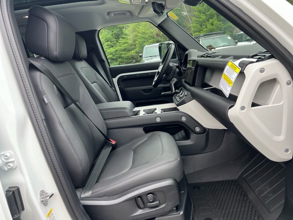 Used 2025 Land Rover Defender 110 S image 28