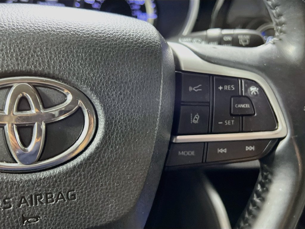 Used 2023 Toyota Highlander XLE FWD image 17