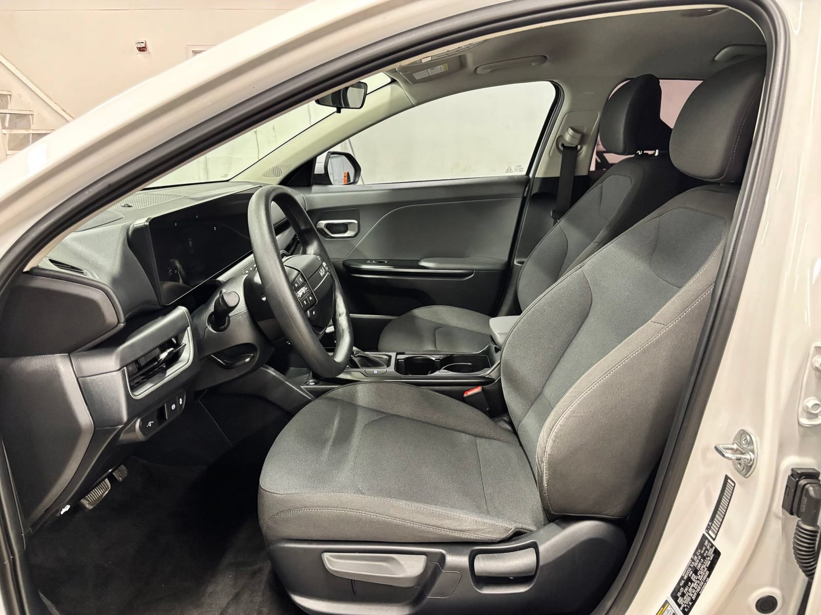 Used 2025 Kia K4 FWD image 17