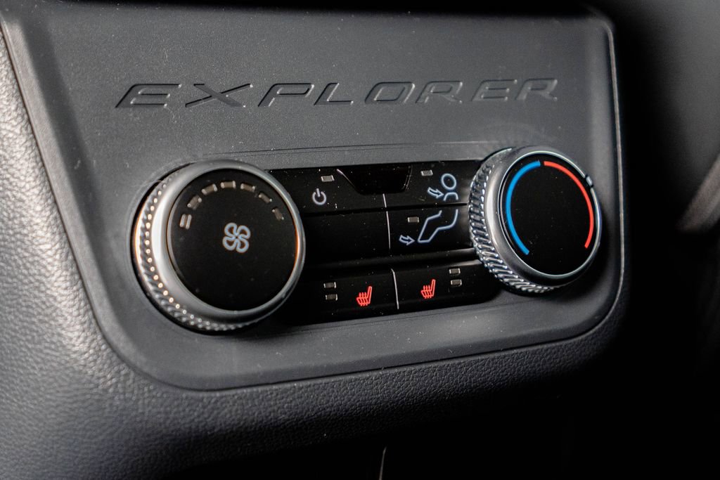 Used 2025 Ford Explorer ST-Line w/ Premium Package RWD image 30
