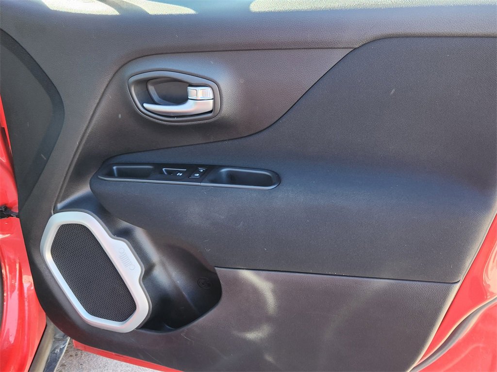 Used 2020 Jeep Renegade Latitude w/ Cold Weather Group image 14