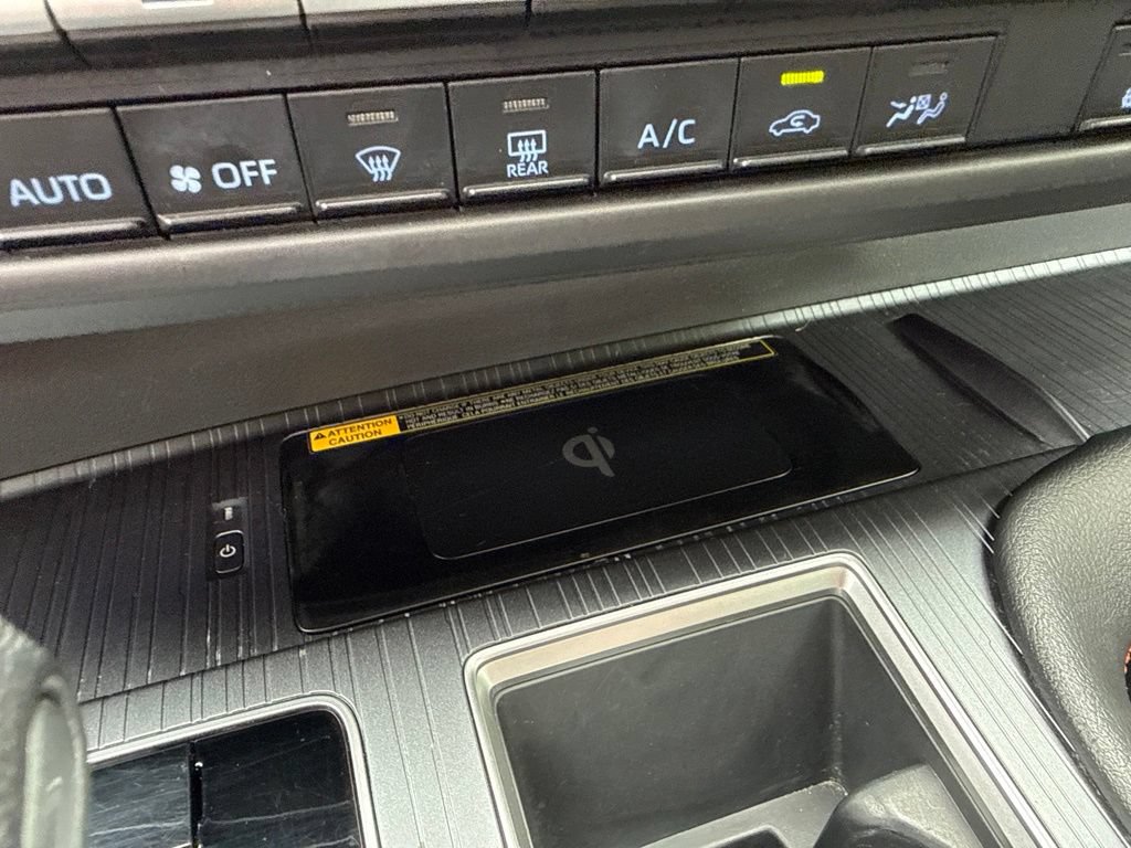 Used 2022 Toyota Sienna XSE w/ XSE Plus Package FWD image 36