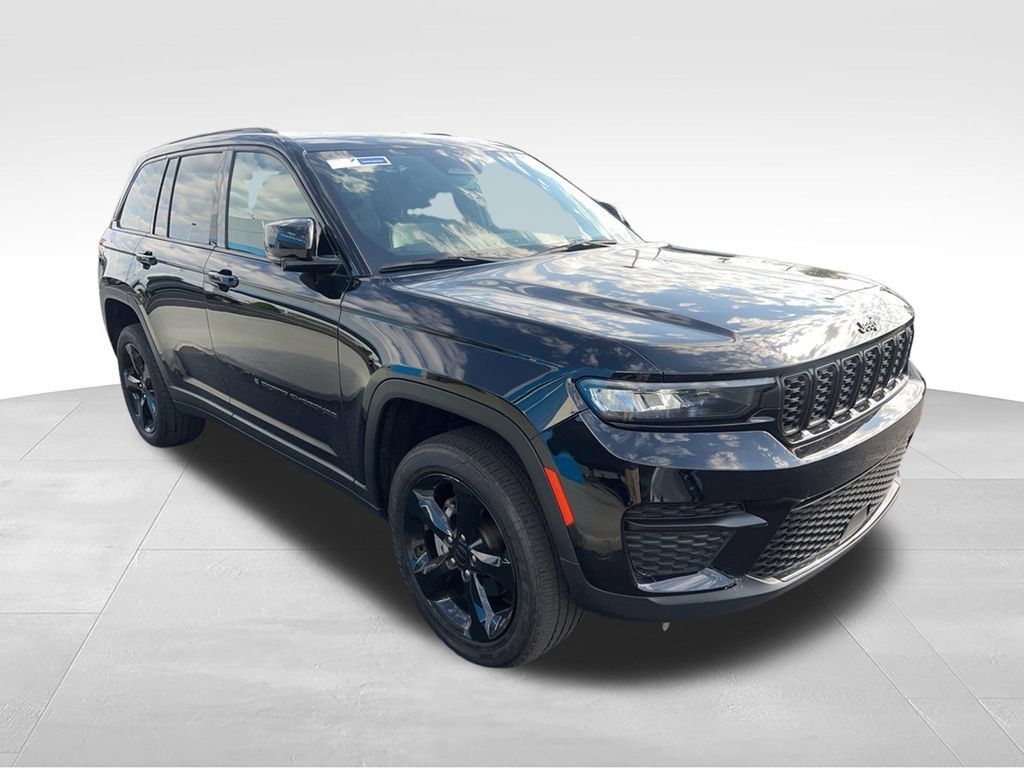 Used 2024 Jeep Grand Cherokee Altitude AWD/4WD image 14