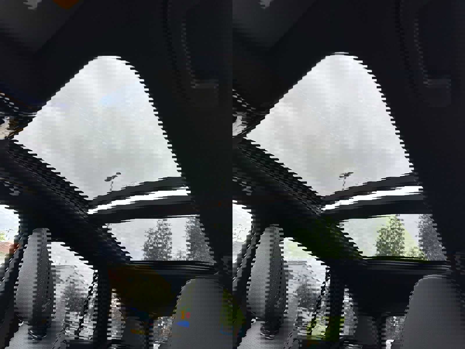 Used 2025 Mercedes-Benz GLC 300 4MATIC image 25