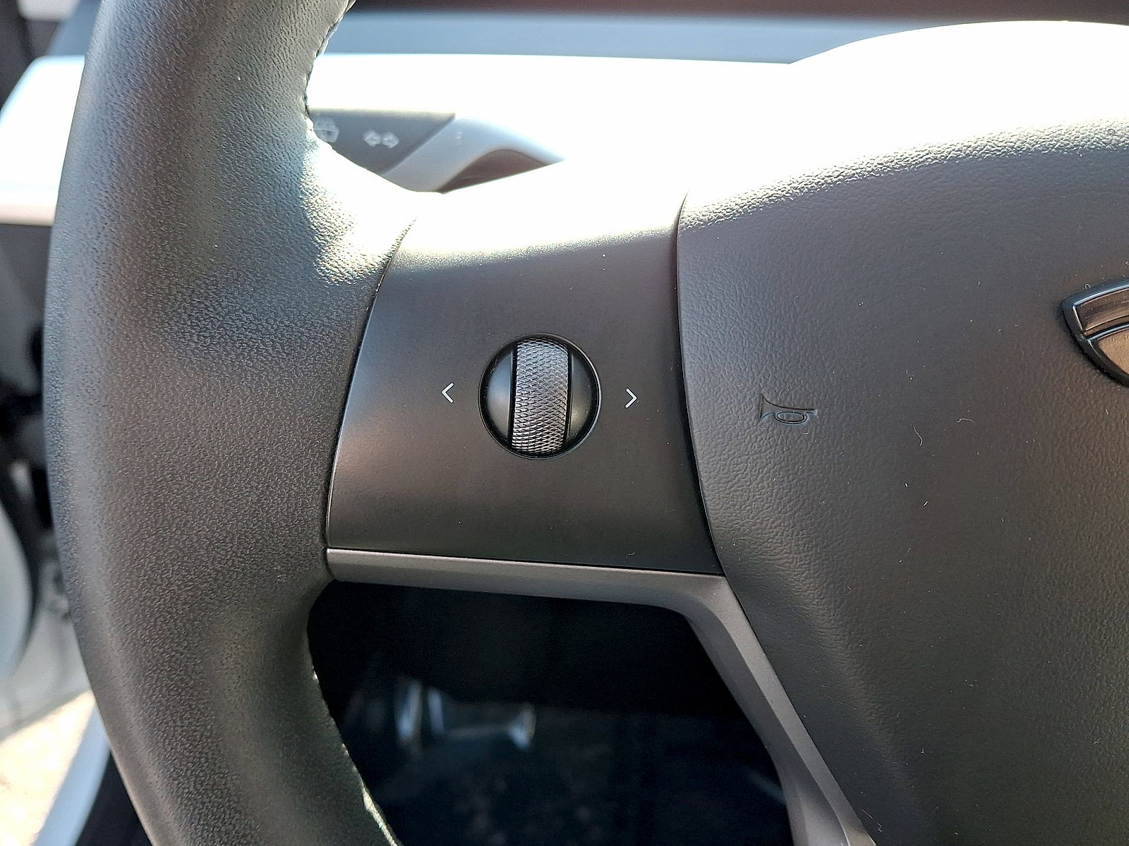 Used 2023 Tesla Model 3 Standard Range image 17