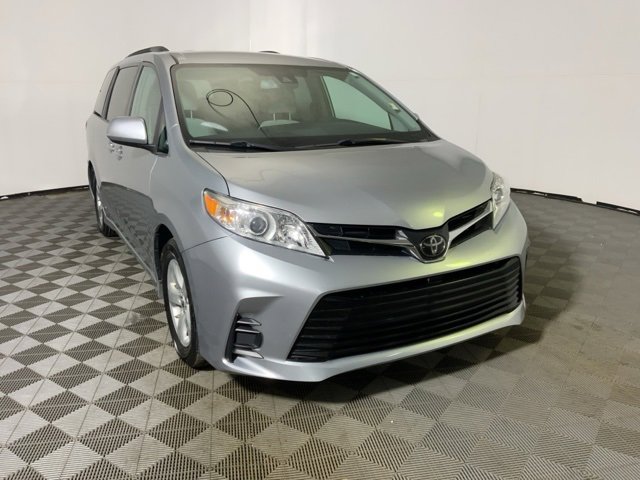 Used 2019 Toyota Sienna LE w/ LE Preferred Package image 6