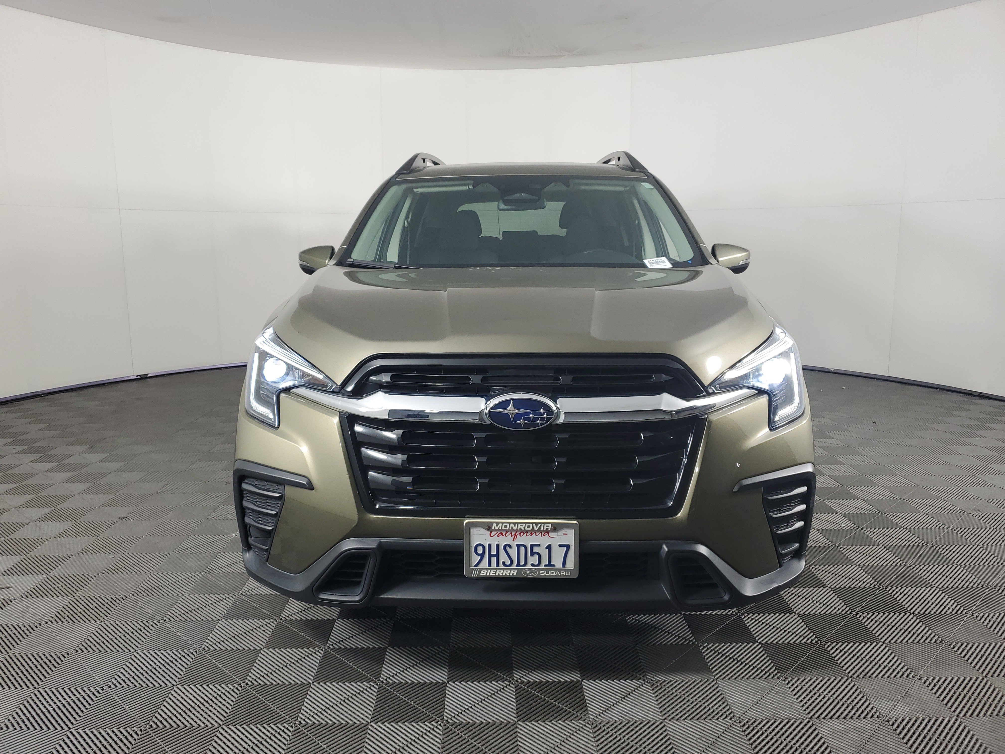 Used 2023 Subaru Ascent Premium image 9