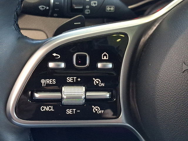 Used 2021 Mercedes-Benz GLC 300 4MATIC image 23