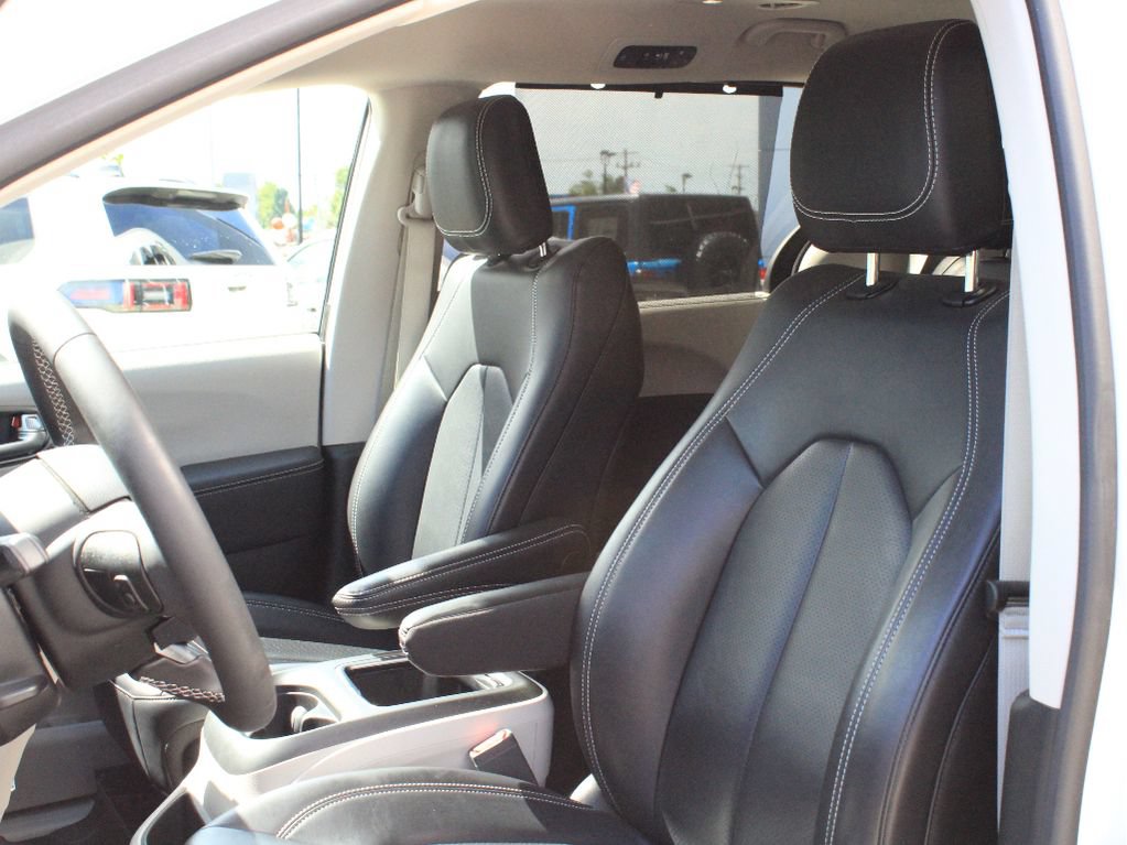 Used 2023 Chrysler Pacifica Touring-L AWD/4WD image 10