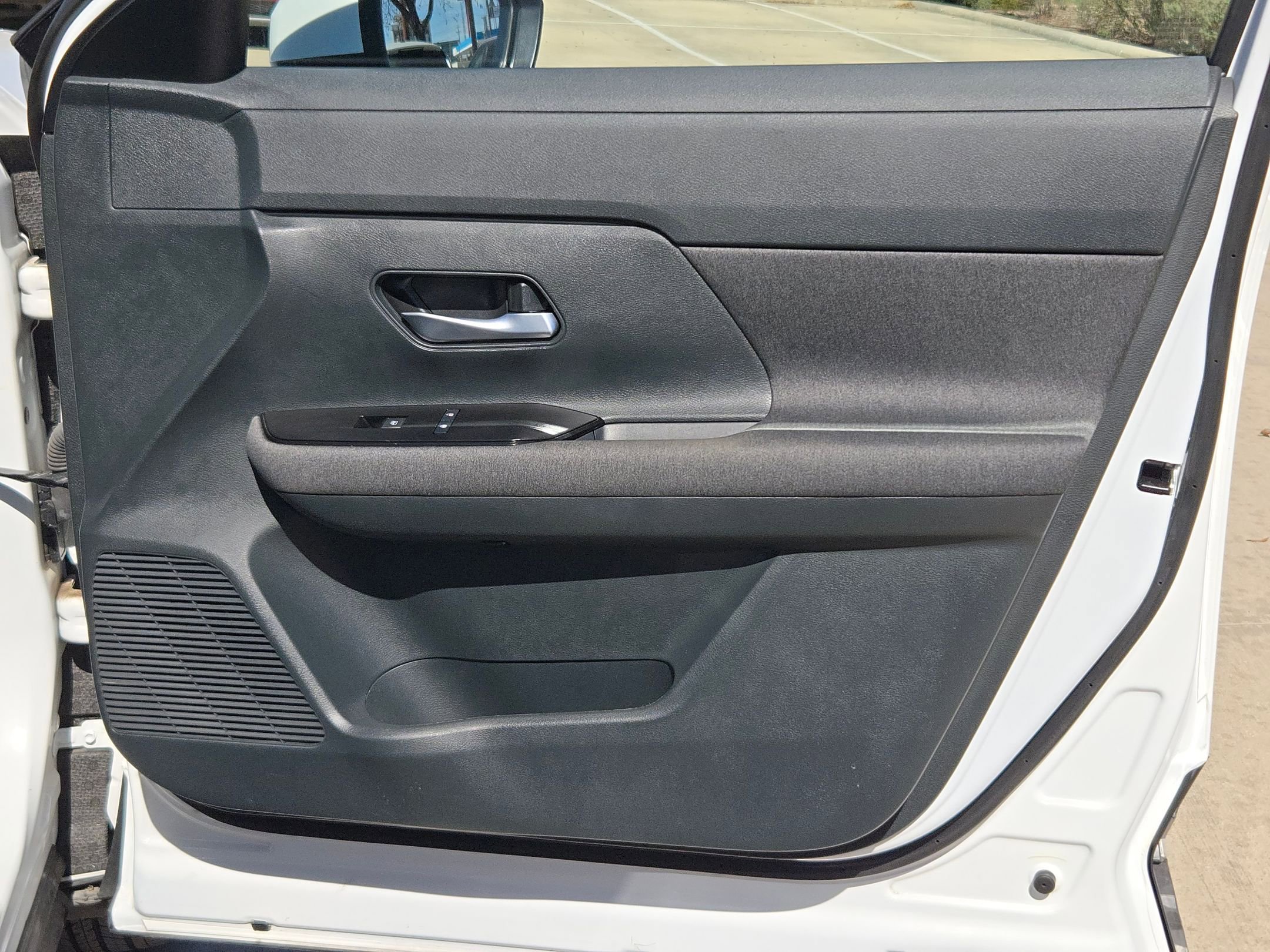 Certified 2025 Nissan Kicks SV w/ Interior Electronics Package image 28