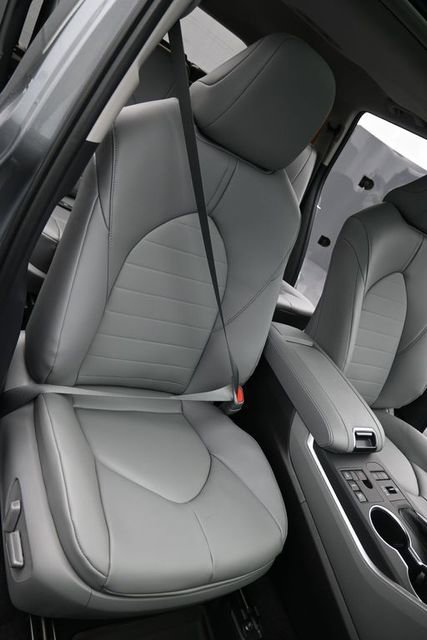 Used 2026 Toyota Highlander XLE image 17