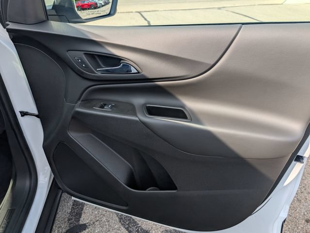 Used 2024 Chevrolet Equinox LT w/ LPO, Floor Liner Package FWD image 5