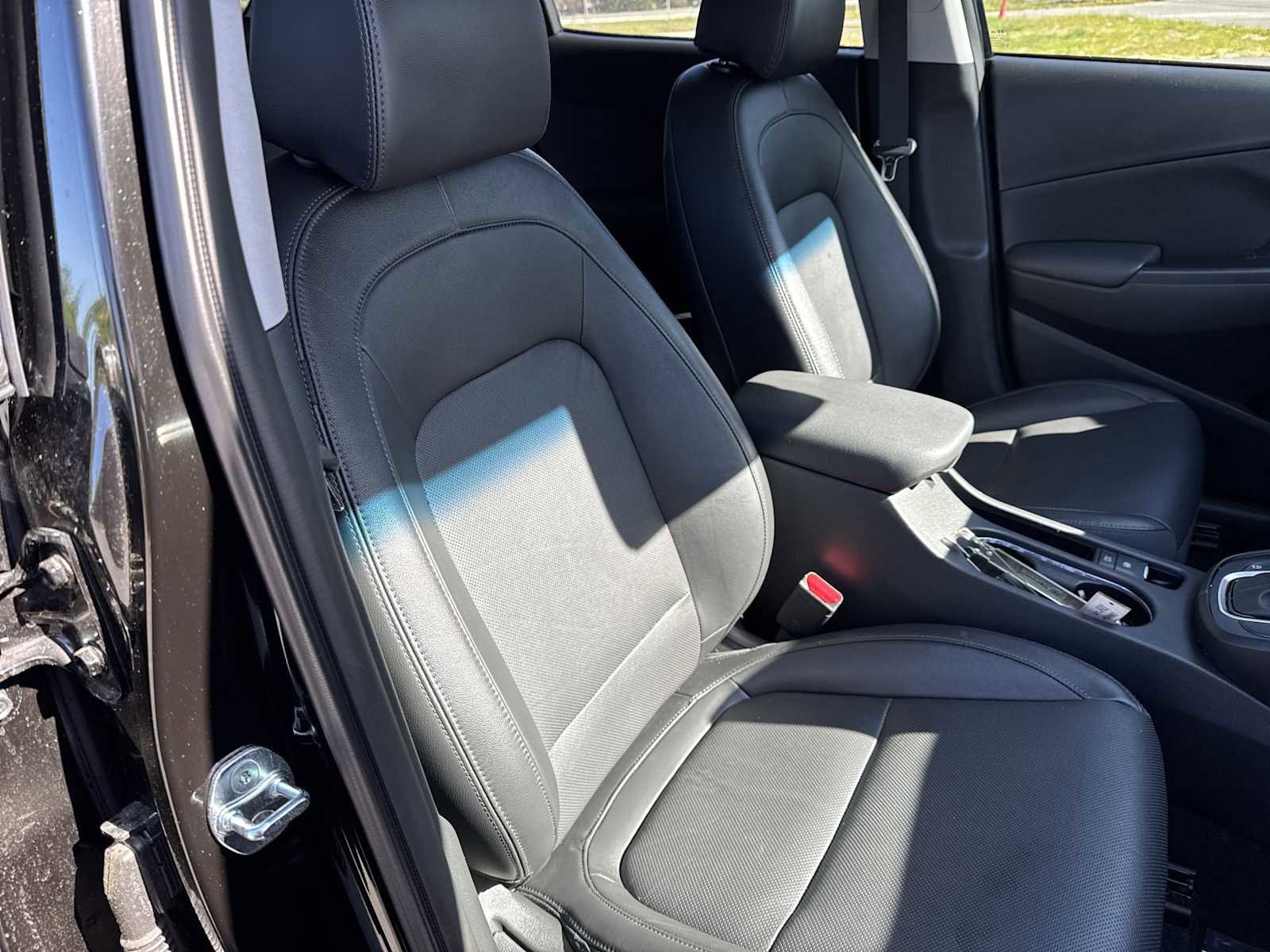 Used 2022 Hyundai Kona Limited image 22