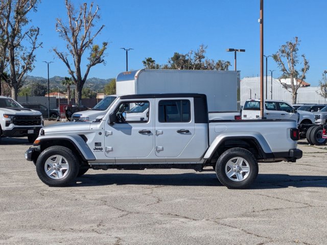 Used 2022 Jeep Gladiator Sport image 9