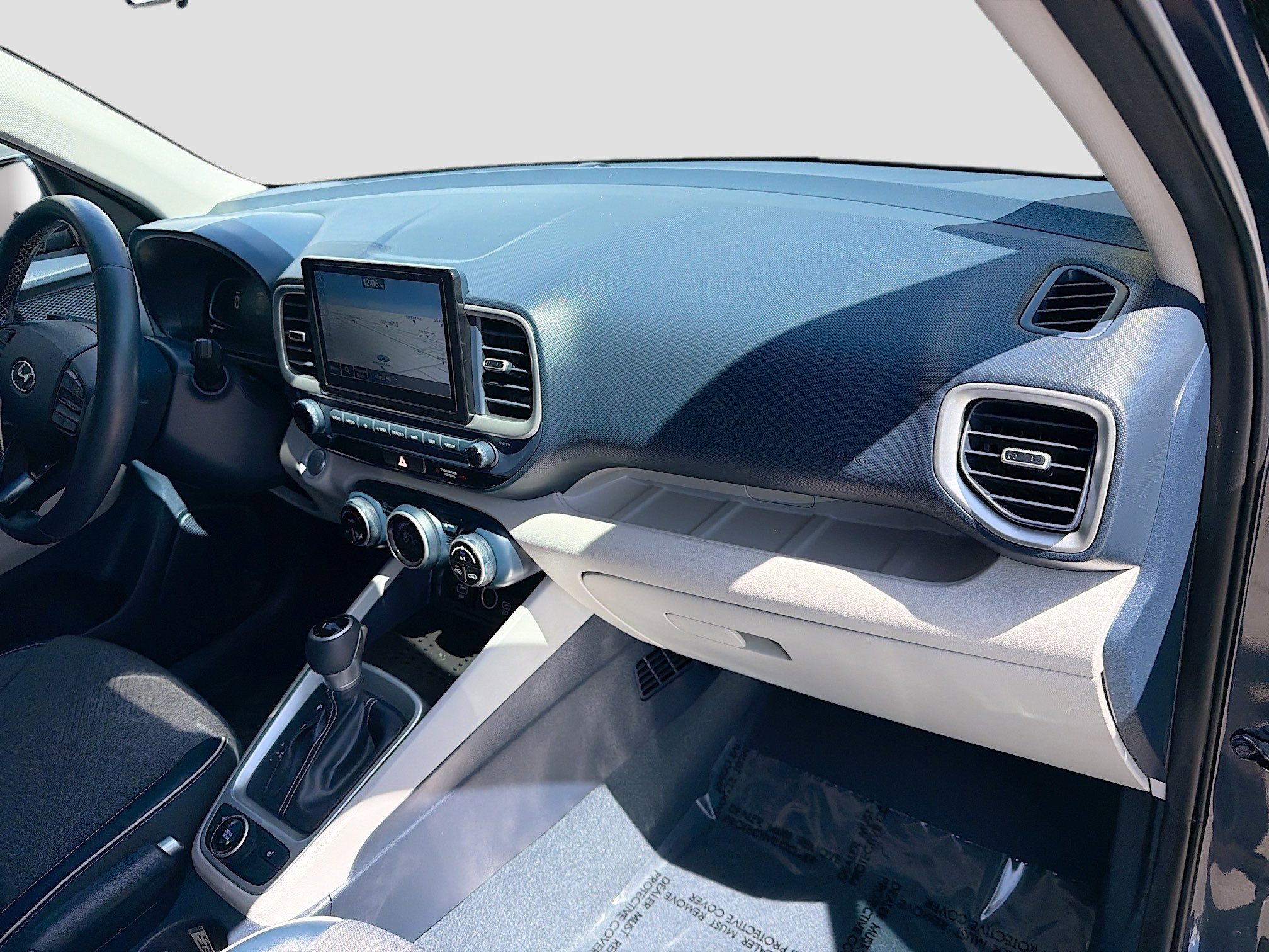 Used 2023 Hyundai Venue Limited image 30