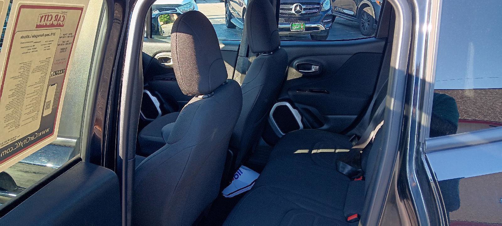 Used 2018 Jeep Renegade Latitude image 6