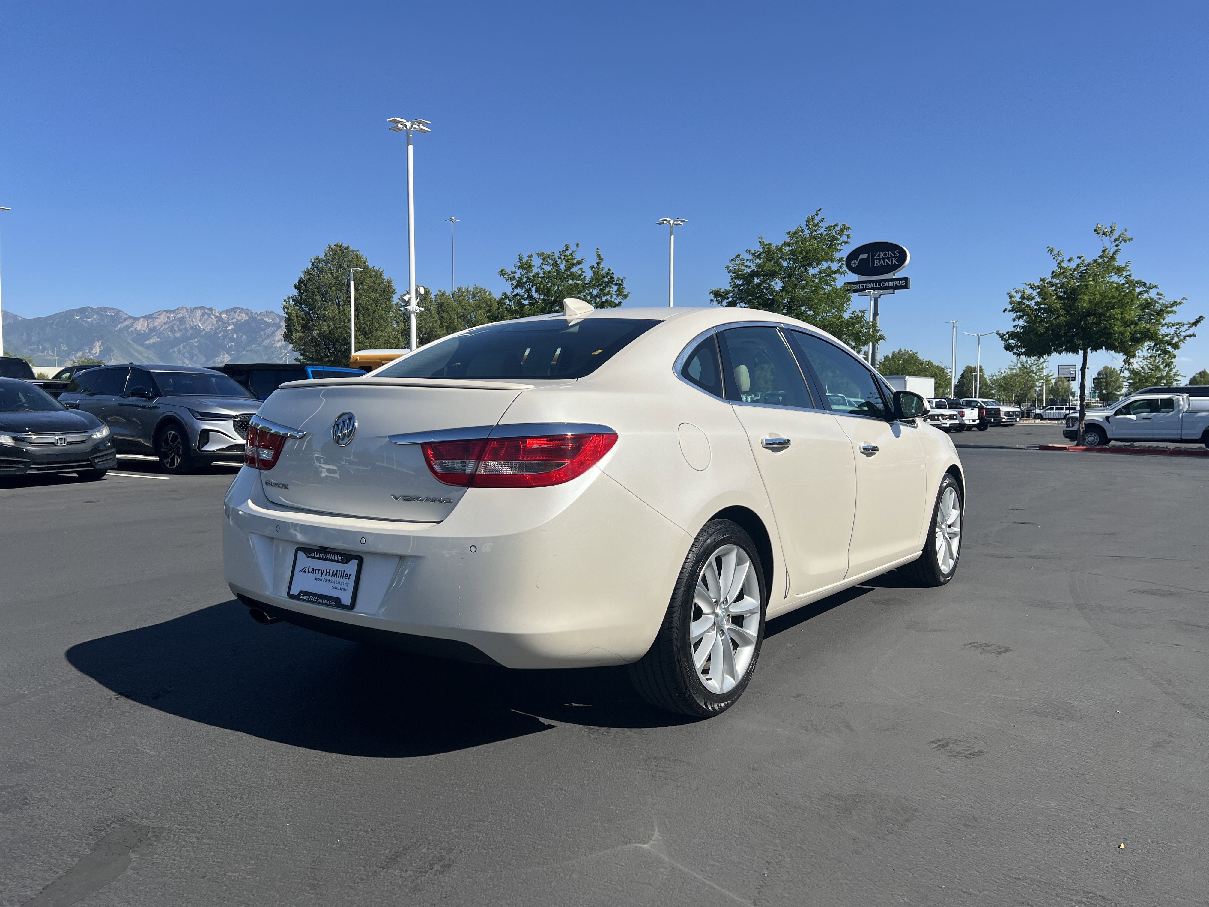 Used 2016 Buick Verano Leather w/ Experience Buick Package FWD image 6