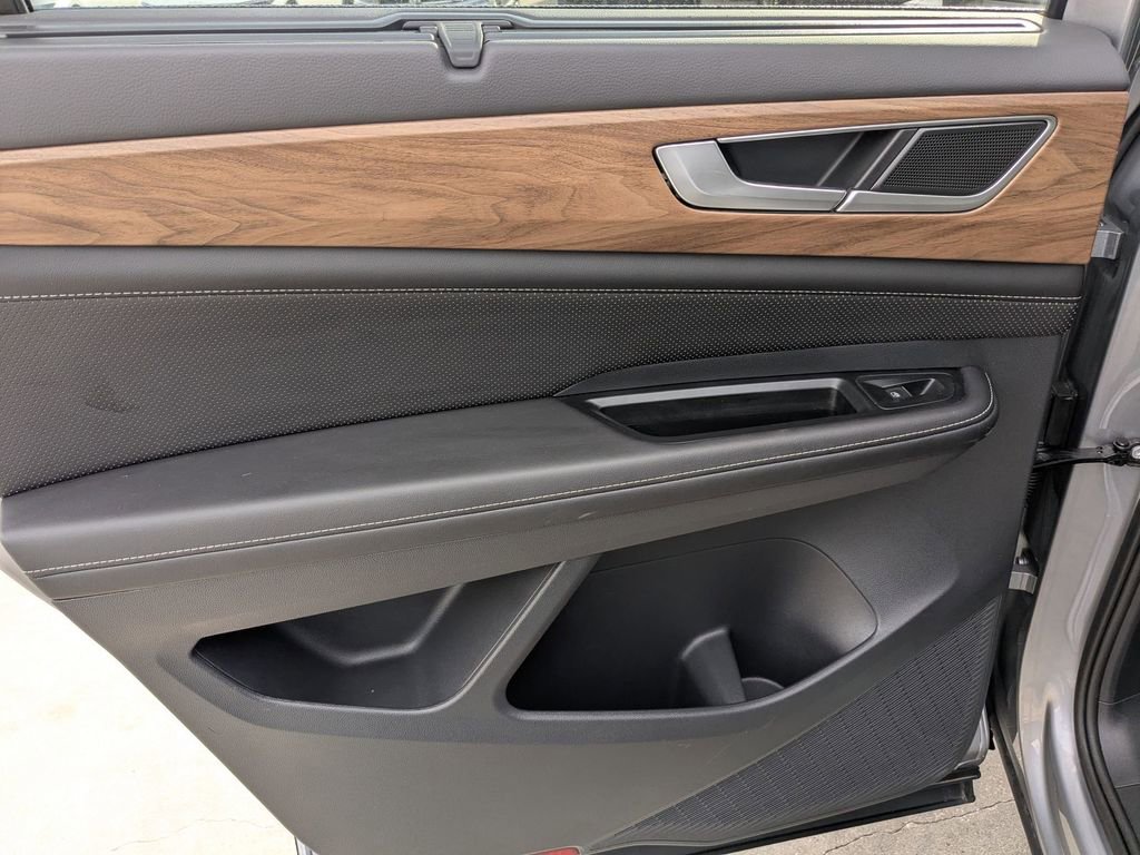 Used 2025 Volkswagen Atlas SE image 23