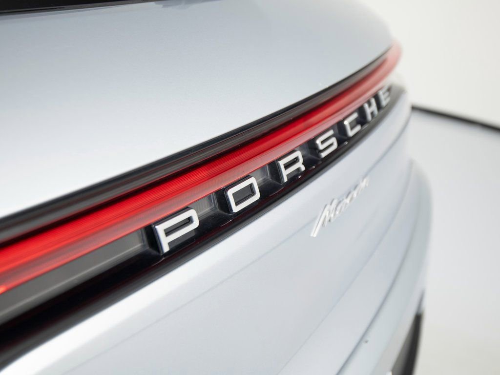 Certified 2021 Porsche Macan AWD/4WD image 39