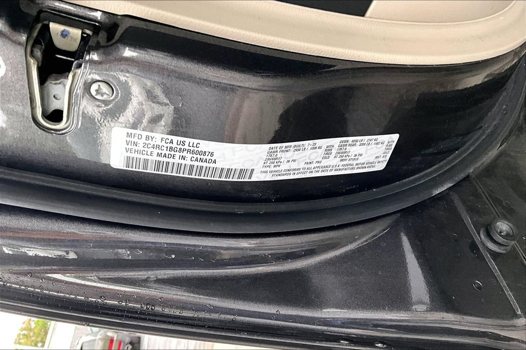 Used 2023 Chrysler Pacifica Touring-L FWD image 17