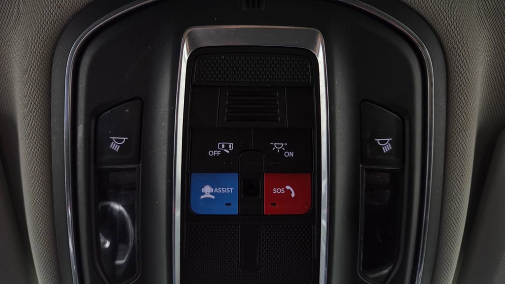 Used 2023 Jeep Grand Cherokee Laredo image 28