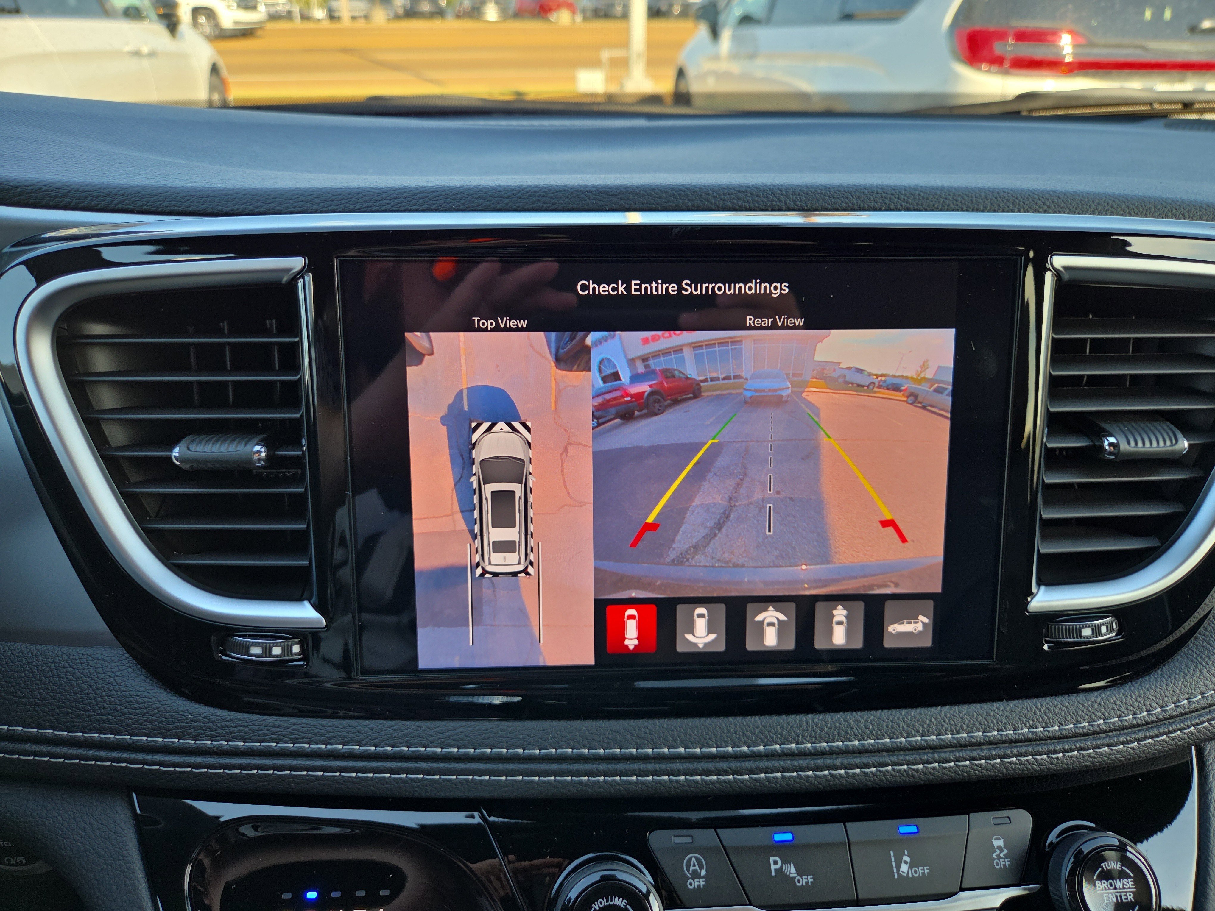 New 2026 Chrysler Pacifica Limited w/ Uconnect Theater Family Group image 12