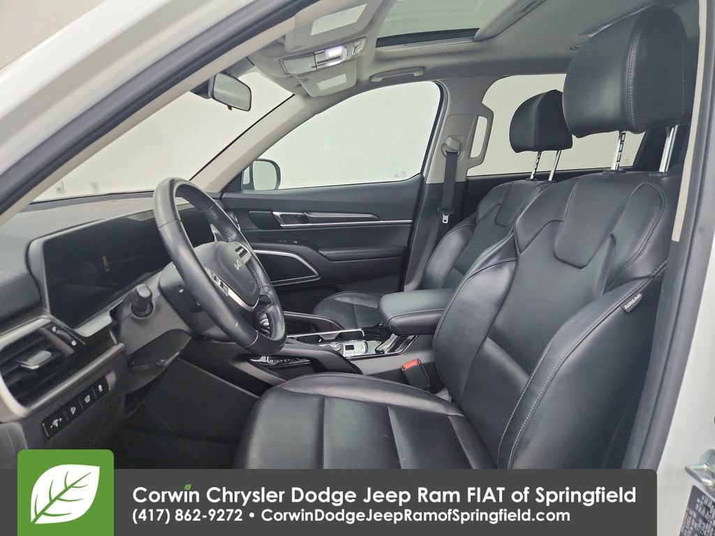 Used 2025 Kia Telluride S FWD image 19