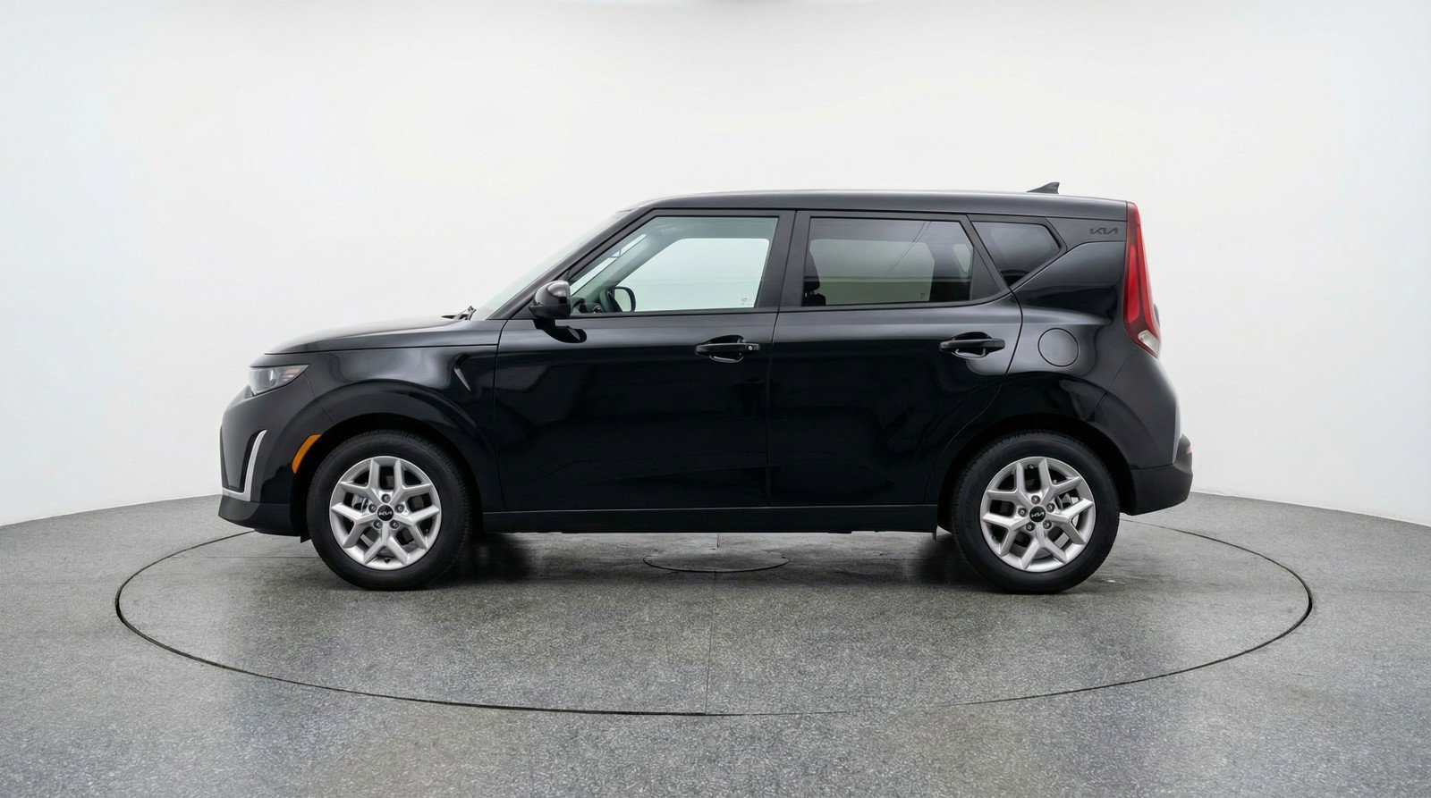 Used 2025 Kia Soul LX w/ LX Technology Package FWD image 5