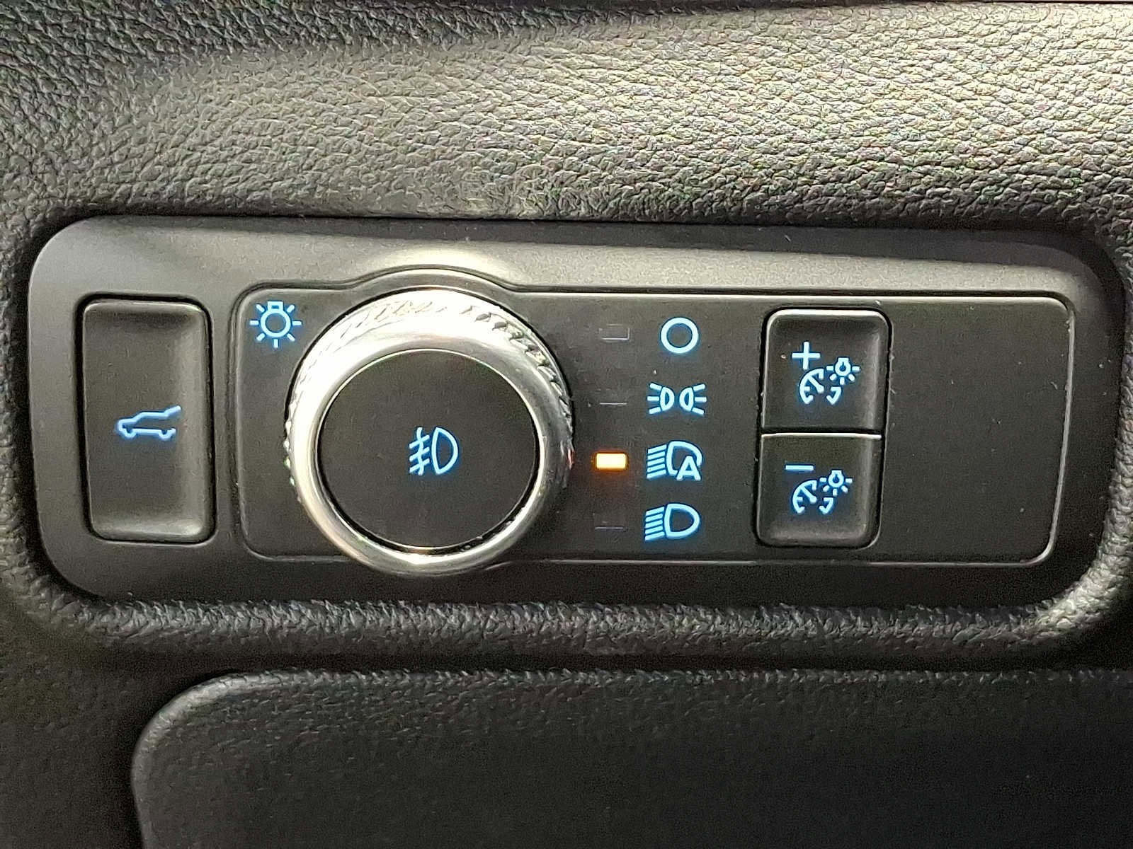 Used 2022 Ford Explorer XLT w/ Equipment Group 202A image 26