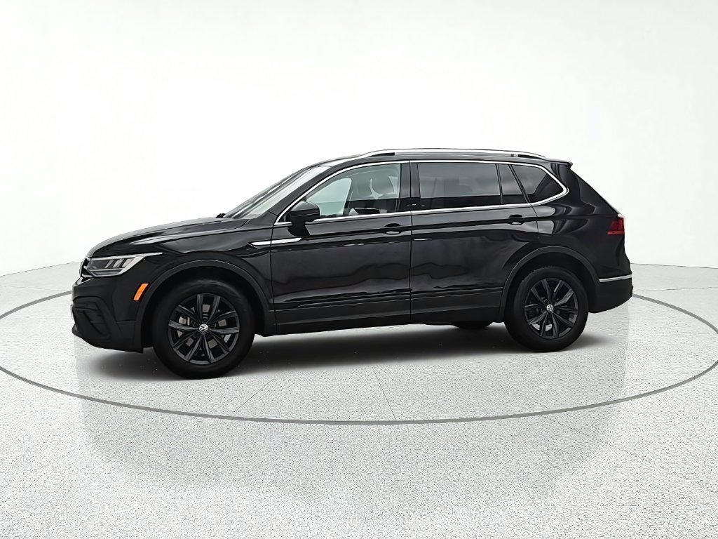 Used 2024 Volkswagen Tiguan SE AWD/4WD image 3
