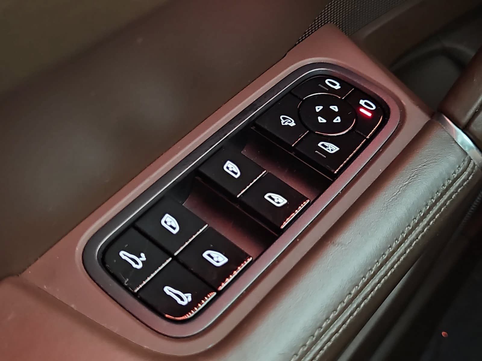 Used 2021 Porsche Cayenne GTS AWD/4WD image 27