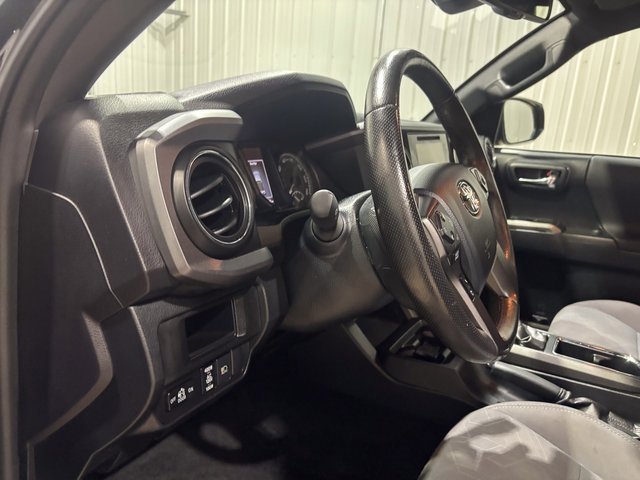 Used 2019 Toyota Tacoma TRD Off-Road image 12