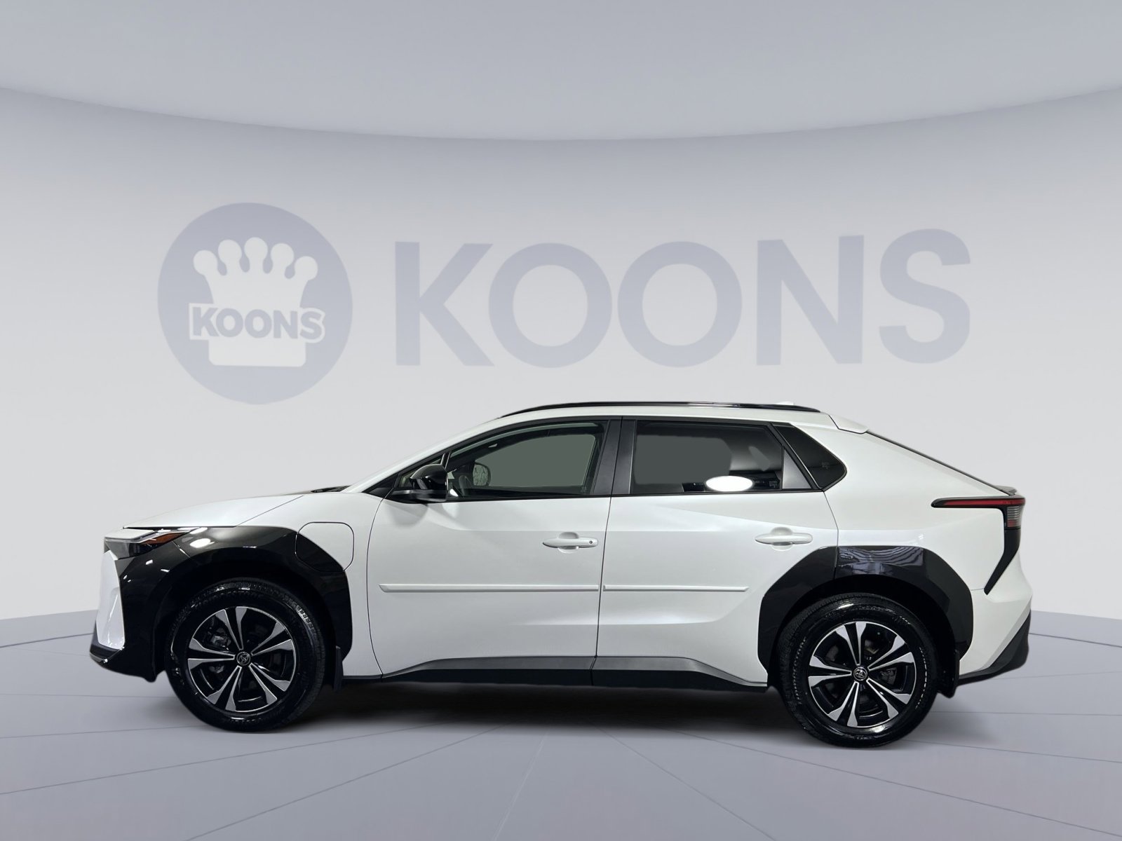 Used 2024 Toyota bZ4X XLE w/ Weather Package image 2