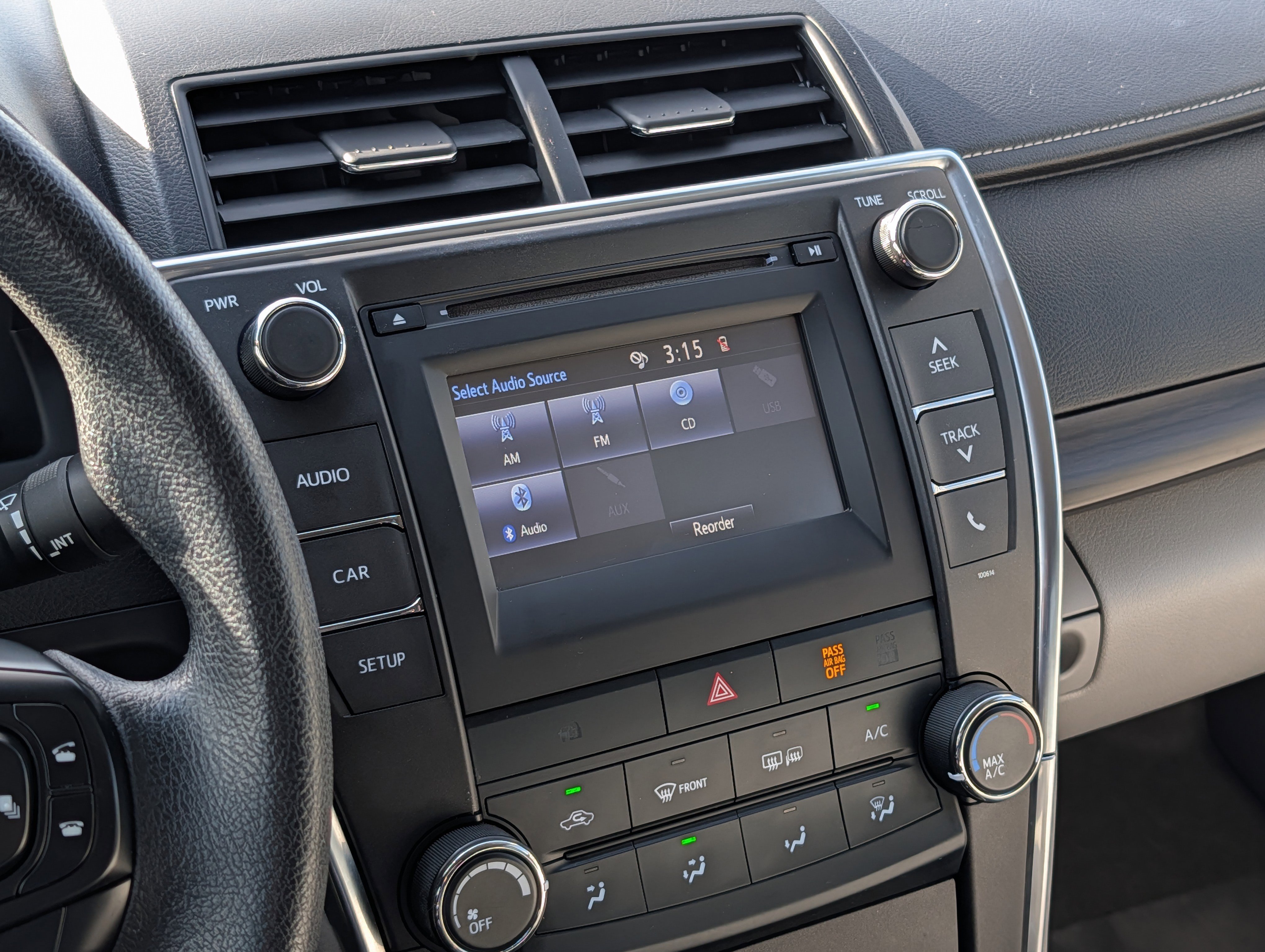 Used 2017 Toyota Camry LE image 18