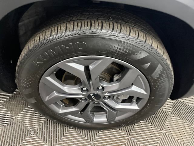 Certified 2024 Kia Seltos S image 32