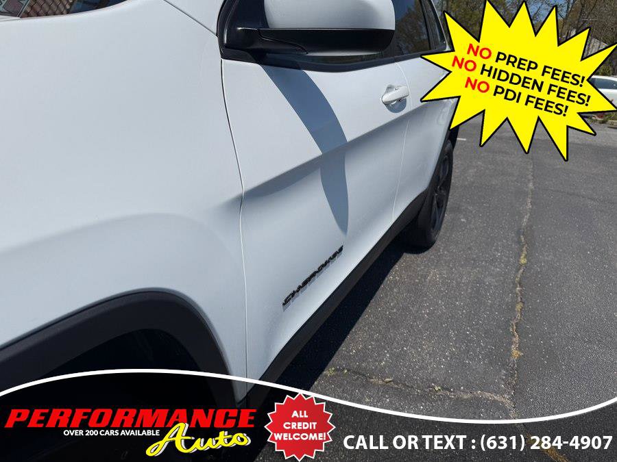 Used 2018 Jeep Cherokee Latitude w/ Altitude Package AWD/4WD image 18